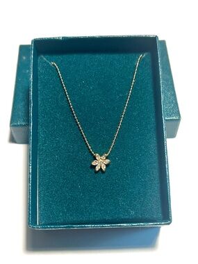 Heathergems Gold Flower Pendant Necklace - Elegant Women's Scottish  Jewelry